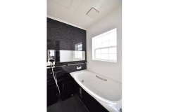 浴室もイメージを合わせてブラックをセレクト。